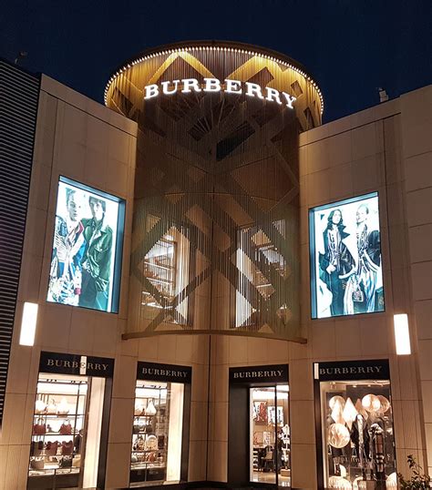 burberry türkiye kabanları|Burberry at Zorlu Center, Istanbul .